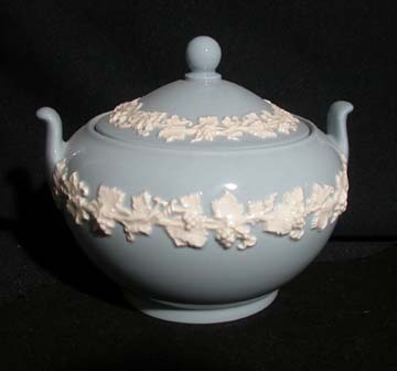 Wedgwood Cream Color On Lavender - Plain Edge Sugar Bowl & Lid