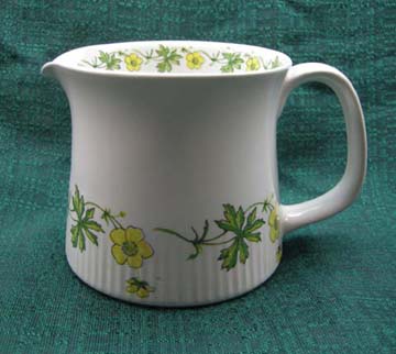 Figgjo (Norway) Buttercups & Green Leaves [Description] Gravy Boat Only