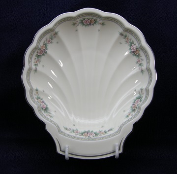 Noritake Knottinghill  4714 Scallop Dish