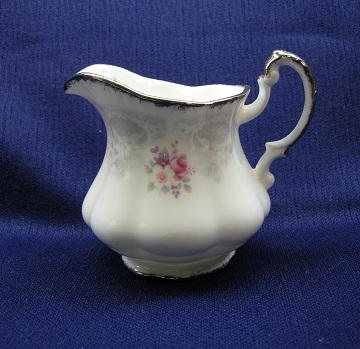 Paragon Bridal Lace Creamer - Small