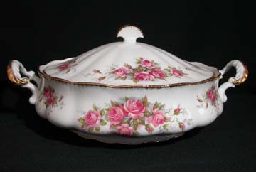 Paragon Elizabeth Rose Vegetable Bowl - Covered