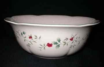 Pfaltzgraff Winterberry Vegetable/Fruit Bowl