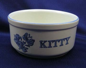 Pfaltzgraff Yorktowne Kitty Bowl