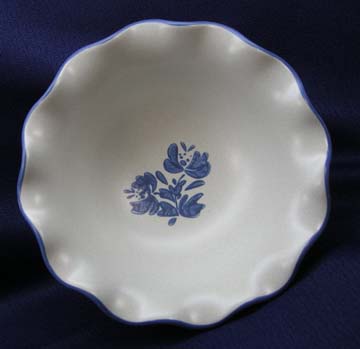 Pfaltzgraff Yorktowne Scalloped Bowl