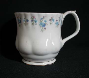 Royal Albert Memory Lane - Made In England Mug