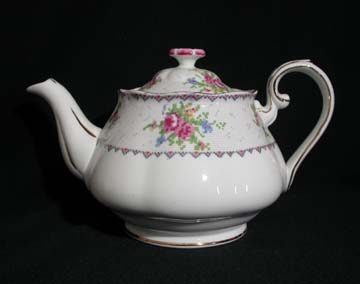 Royal Albert Petit Point Tea Pot & Lid - Small