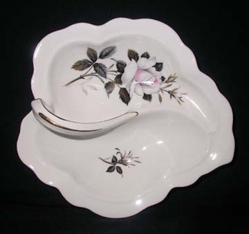 Royal Albert Queens Messenger Leaf Dish