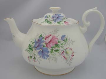 Royal Albert Sweet Pea - Friendship Series Tea Pot & Lid - Large