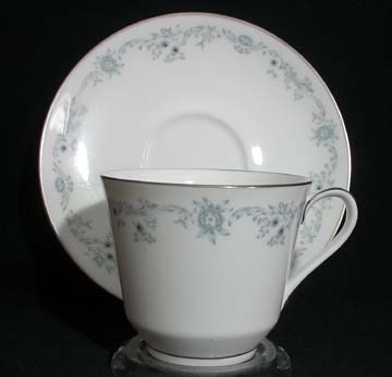 Royal Doulton Angelique H4997 Cup & Saucer