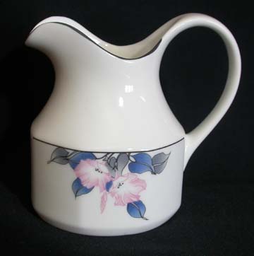 Royal Doulton Bloomsbury LS1082 Creamer