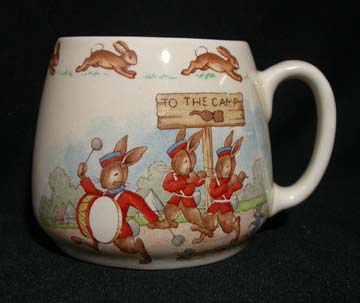 Royal Doulton Bunnykins 32 - Don Mug - Soldiers Marching