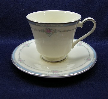 Royal Doulton Lisa  H5154 Cup & Saucer