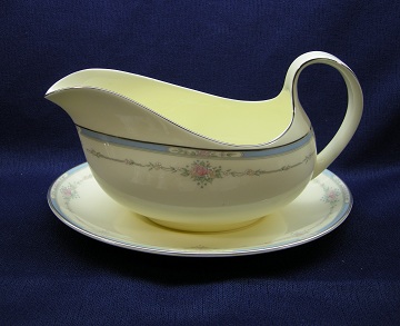 Royal Doulton Lisa  H5154 Gravy Boat & Underplate