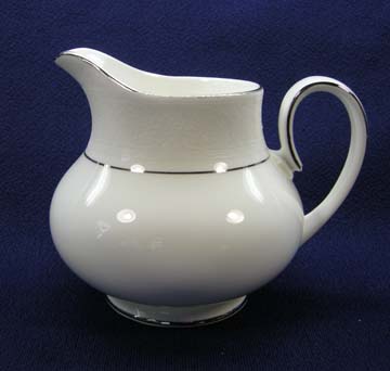 Royal Doulton Lace Point H5000 Creamer - Large