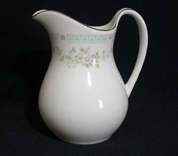 Royal Doulton Stephanie H5092 The Romance Collection Creamer