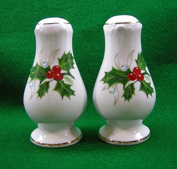 Royal Grafton Noel Salt & Pepper Set