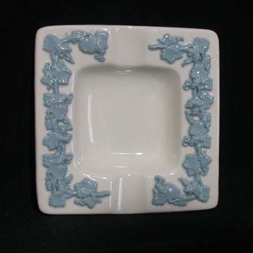 Wedgwood Lavender On Cream Color - Plain Edge Ashtray