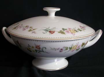 Wedgwood Mirabelle R4537 Vegetable Bowl - Covered